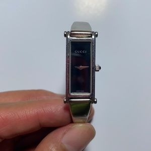 GUCCI 1500L Silver Dial Stainless steel Quartz